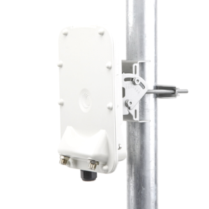PTP-550 Hasta 1.36 GBps / 4910 - 6200 MHz / 802.11 AC Wave 2 MU-MIMO 4: 4x4 / BackHaul Conectorizado (C050055H014A)